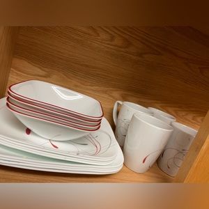 Dinnerware set for 4 people